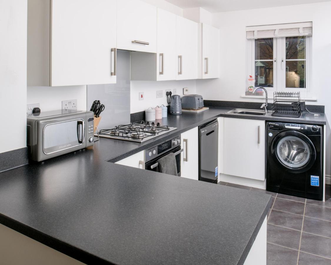 5 Bed House In Gloucester Hucclecote Buitenkant foto