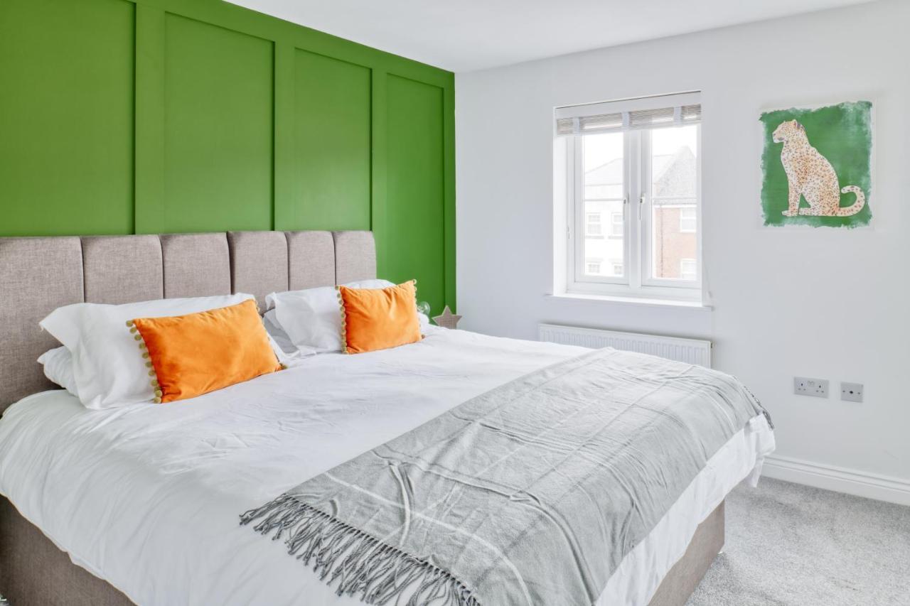 5 Bed House In Gloucester Hucclecote Buitenkant foto