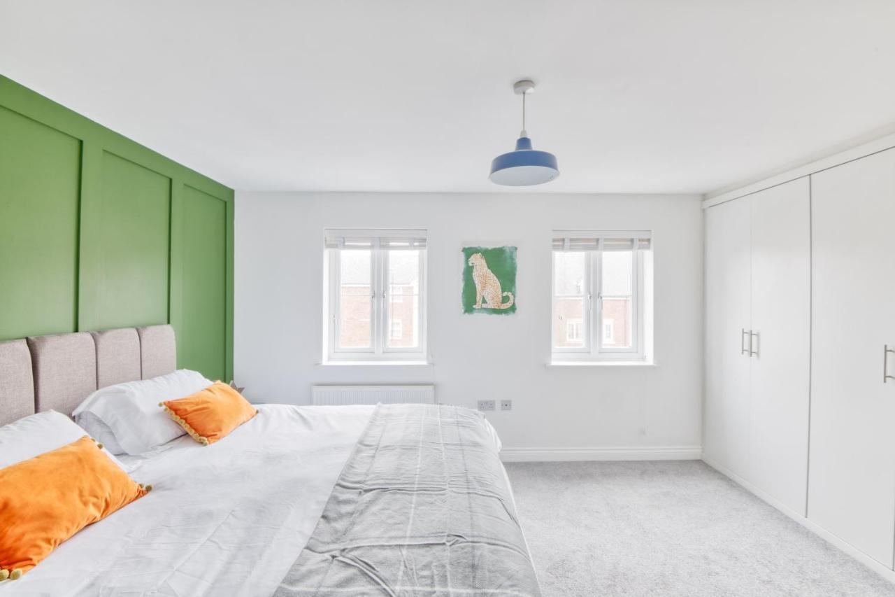5 Bed House In Gloucester Hucclecote Buitenkant foto